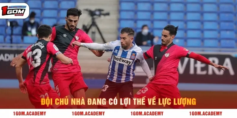 Đội chủ nhà đang có lợi thế về lực lượng